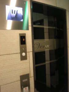 Verona Shinanomachi Lusso - Elevator