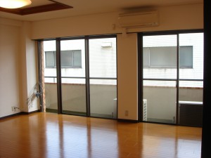 Tokan Mansion - Living Dining Room