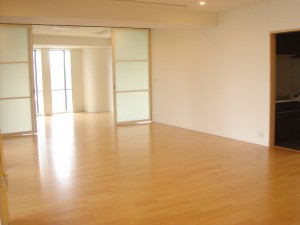 Anzen Building - Living Dining Room